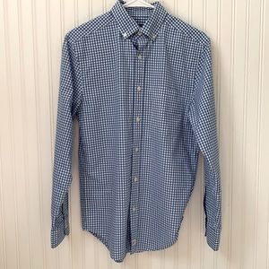 Vineyard Vines button down shirt